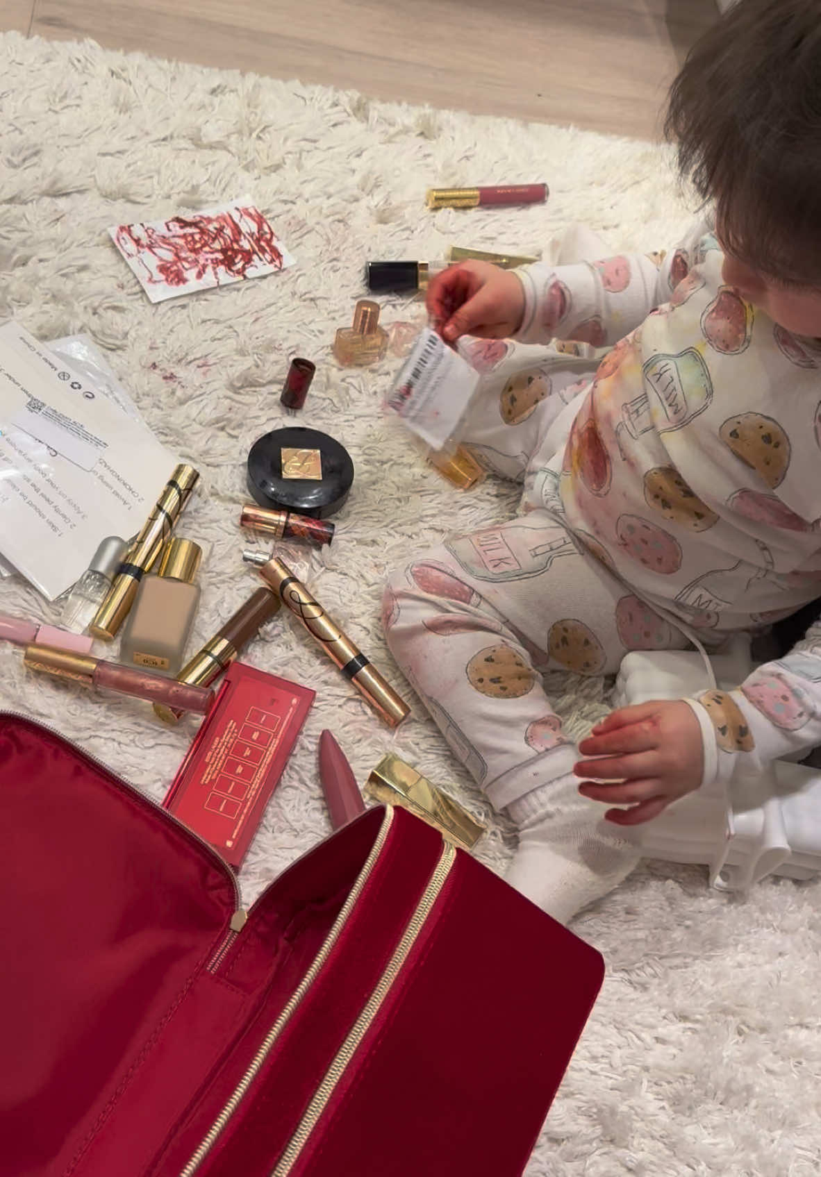 You got a new cosmetics mommy? I have to try it 🤭😅 #funnyvideo #moments #baby #funnybaby #cutebaby #cosmetics #babytiktok #viralvideo #laugh #funnymoments #xyzbca #fyp #foryoupage 