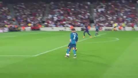 cristiano humilla al Barcelona en el 2018 contra pique #cristianoronaldo #realmadridfc #futbol⚽️ #madrugada 