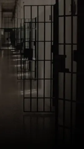 #CapCut كم صيدنايا في العراق؟ احسبوا معي : - سجن الحوت في مدينة #الناصرية  - سجن المطار في #بغداد. - سجن #ابو_غريب. - #سجن_التاجي👌😥 جن_التاجي. - سجن بادوش في الموصل. هذه السجون كلها بصوب،