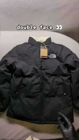 livraison 58 wilaya 🇩🇿  S/M/L/XL | 📞0780216066 The North Face Double Face est une veste réversible, offrant deux styles en un. Elle combine confort, chaleur et protection contre les intempéries, idéale pour l'hiver avec un look pratique et élégant #thenorthface #doubleface  #jacket #streetweardz #vestedoubleface #puffer 