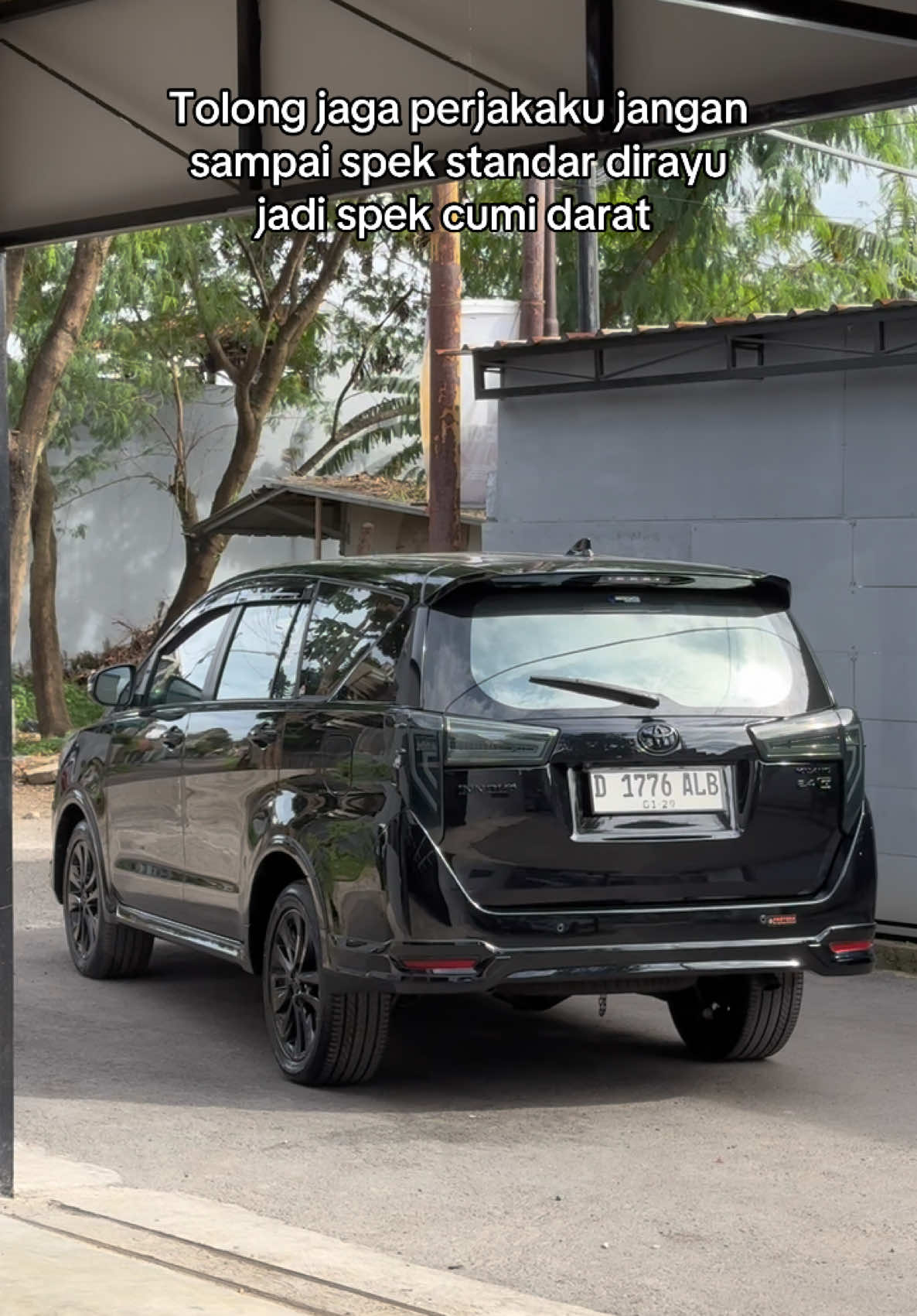 ‼️ SPEK PAHAJI INI ‼️  • • • Yang kita kerjakan di mobil ini : - Sppf chrome delete black gloss  - Sppf velg 4pcs black gloss  - Sppf plastick trim color matched all around  - Full detailing coating  • • • #inovareborn #toyotainova #inovamodifikasi #toyotainovareborn #fy 