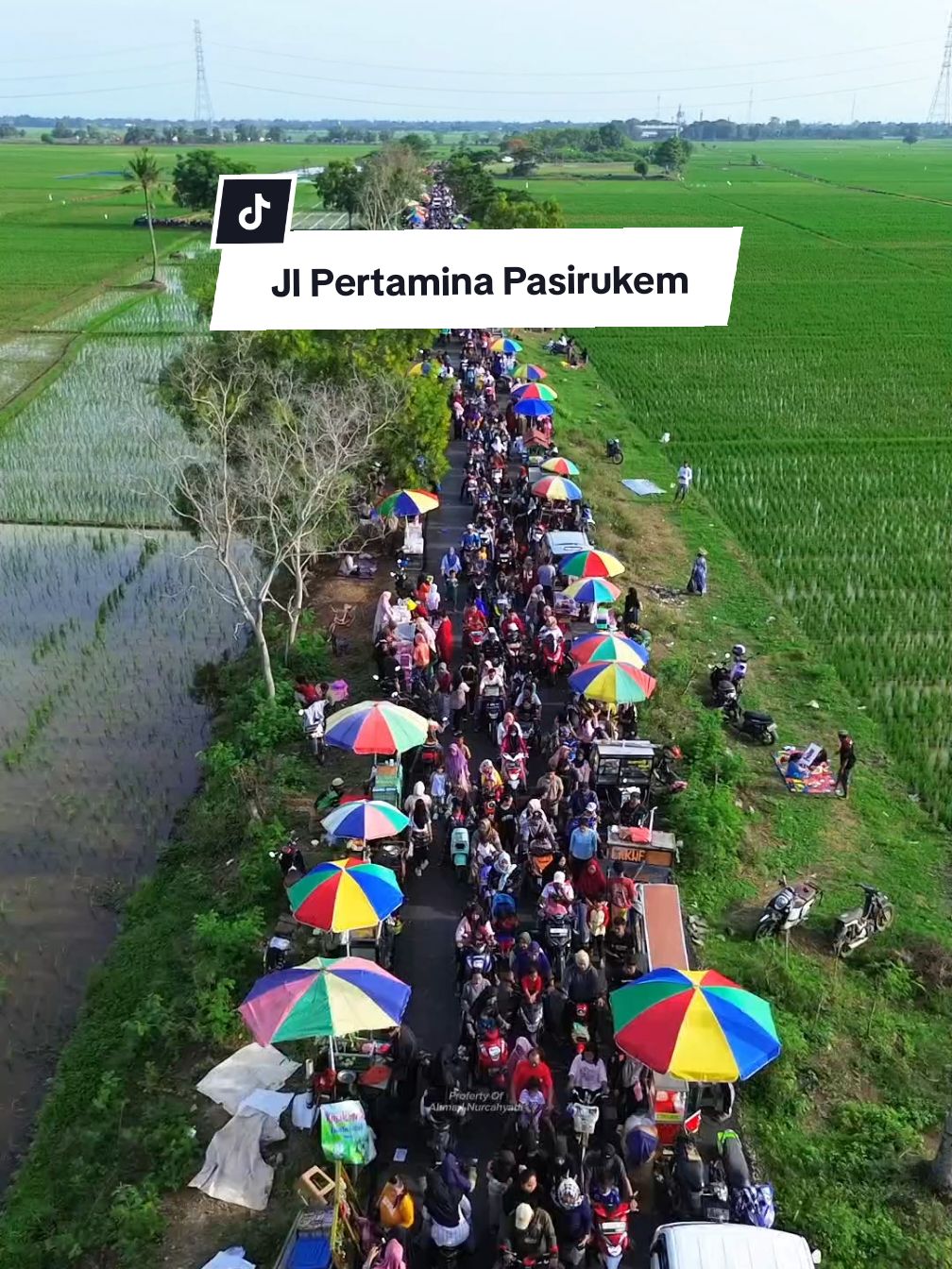 wihh makin ramee yang jogging di jalan viral pertamina pasirukem cilamaya kulon  📍pasirukem, cilamaya kulon #videodrone #aerialview #dronekarawang #viralvideo #jalanviral #pertaminapasirukem #jogging #cilamaya #karawang #fyppppppppppppppppppppppp 