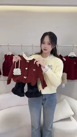 Det áo len kèm quần loe vừa xinh vừa sang cho bé gái 😍 #embedangyeu #quanaotreem #quanaobegai #setbegai #doxinhbegai #phoidoxinh #xuhuong #viral #kids #trend 