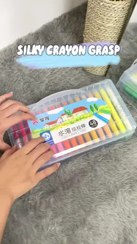 Hiii kids👋🏻 Udah punya belum nihh crayon dengan banyak pilihan warna seperti ini😍#fyp #crayon #silkycrayon #wajibpunya 
