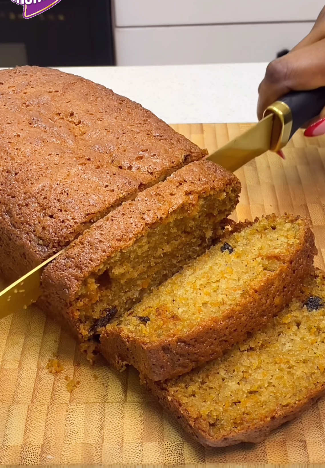 Carrot cake recipe for the Christmas 💃🏼💃🏼. You guys know my cake recipes are fail proof, you have to try this one omg. Carrot cake is one cake we’ve been sleeping on 🤤. Day 14 of our Christmas recipes, add this to your menu guys you’ll love it. And if you want me to send you a loaf let’s know in the comment section 😁 FOR CARROT CAKE 2 cups (260g) all-purpose flour 2 teaspoons baking soda 1/4 teaspoon salt 1 teaspoons ground cinnamon 1 teaspoons ground nutmeg 2/3 cups (295ml) Mamador vegetable oil 1/2 Cup Buttermilk  1/2  cup (200g) granulated sugar 1/2 cup (190g) brown sugar 1 teaspoon vanilla extract 4 large eggs, at room temperature 3 cups (300g) grated peeled carrots 1/2 cup (70g) raisins #mamador #exploreyoirflavour #explore #fortastynourishment #merrymealswithmamador #viral 