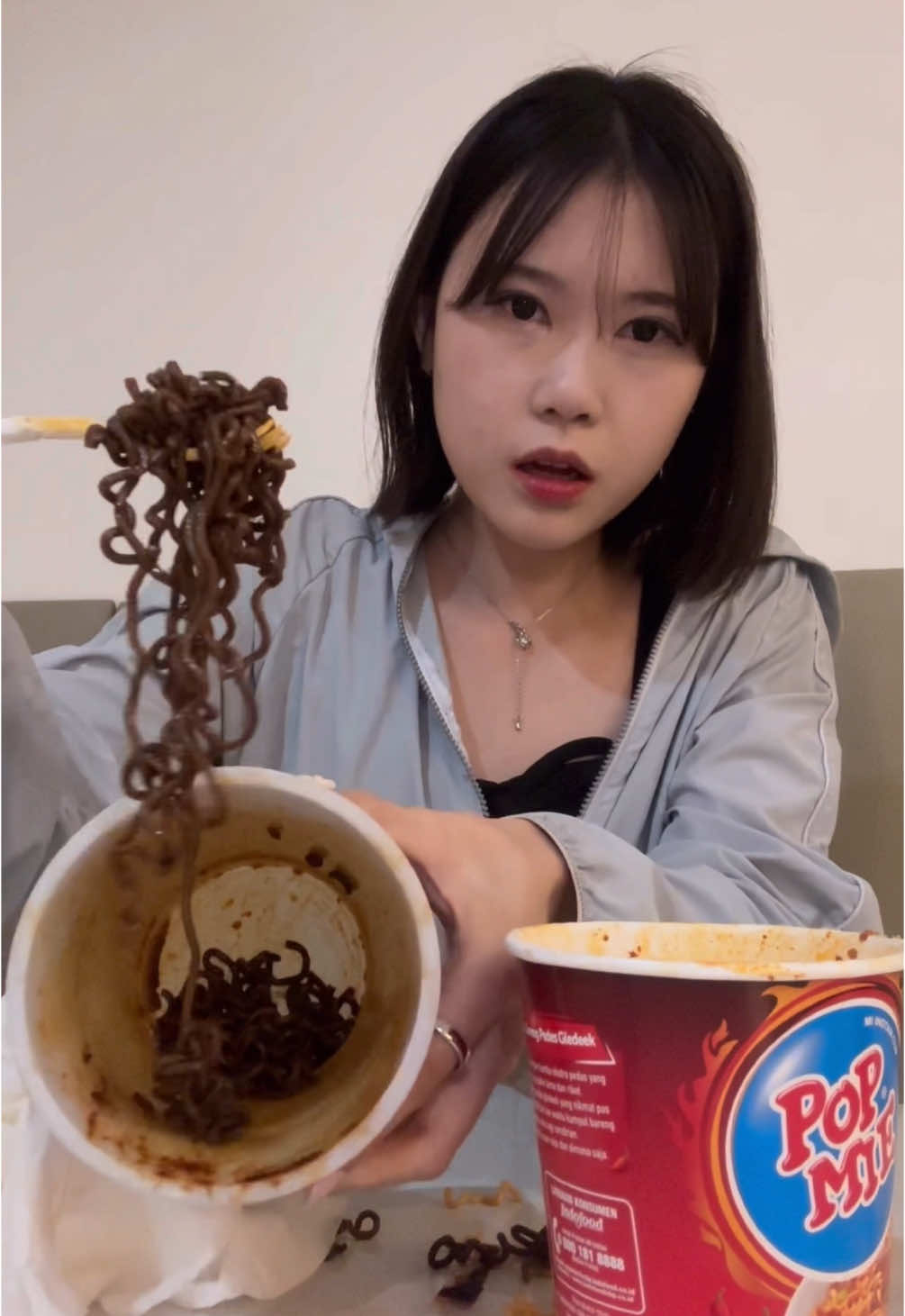 Spicy raman from Indonesia and malaysia 💀🇮🇩🇲🇾❤️ #kellykorea #kulinertiktok #indonesia #Foodie 