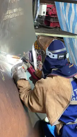 Pokonya rezeki di musim dingin josss tenan brooo 🥶, job lemburan tetap menyala 😄, safety firs⛑ 🙌🏻👨‍🏭🔥#welder #kuliproject #repairwelding #jacket #ewmwelding #gouging 