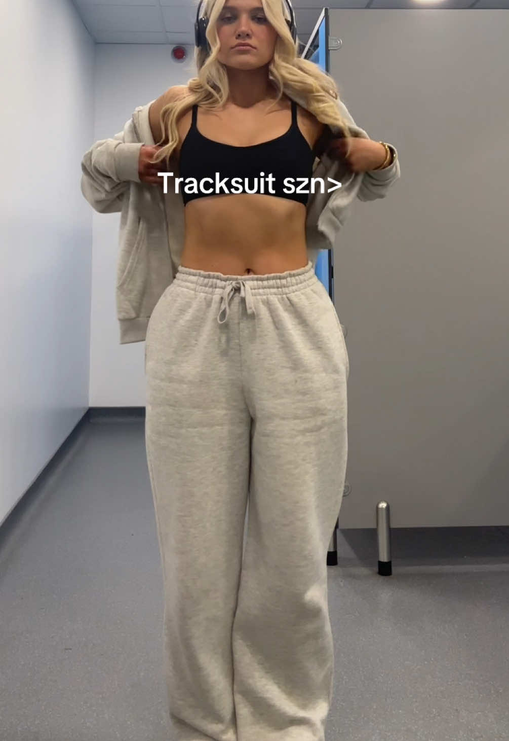 The only appropriate gym attire this winter  @MP ACTIVEWEAR  #cosyszn #activewear #myprotein #greytracksuit #coachedbycourt #gymgirlsuk #winterarc #gymthings #gymgirlsoftiktok #tracksuitseason #gymtoks #fatlosscoach #postpartumweightloss #postpartumglowup 