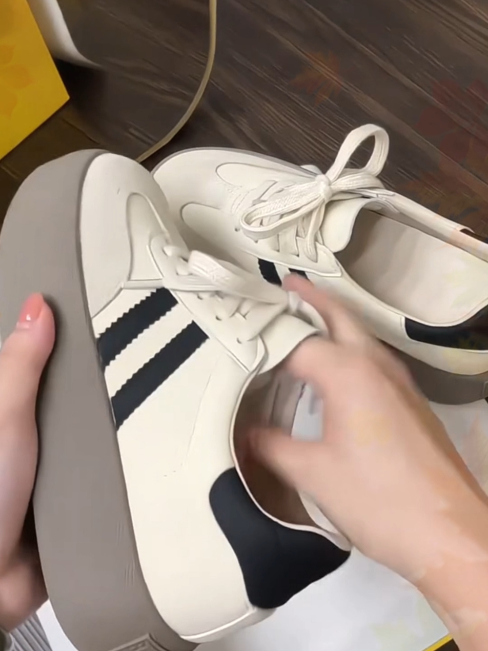 Giày nữ thể thao phối màu ulzang #giaythethaonu #reviewgiaydep #giaynu #giaydep #giaysneakernu #giayxinh #giayhottrend #fyp #xuhuongtiktok 