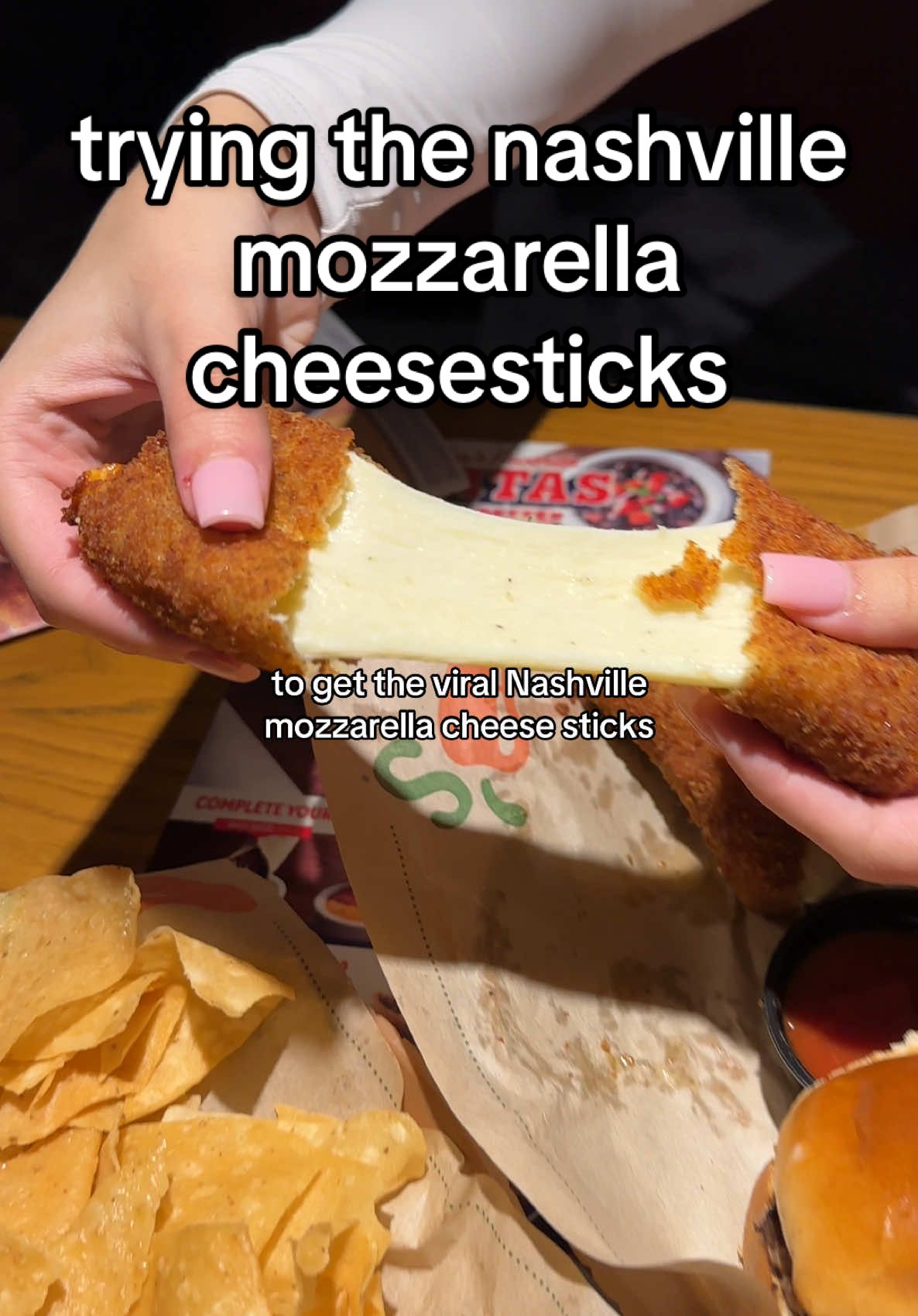 new craving unlocked @Chili’s Grill & Bar Nashville Mozzarella Cheesesticks 🤤 #cheesesticks #cheesepull #Foodie #foodies #foodiesoftiktok #viralfood #yum #mozzarella 