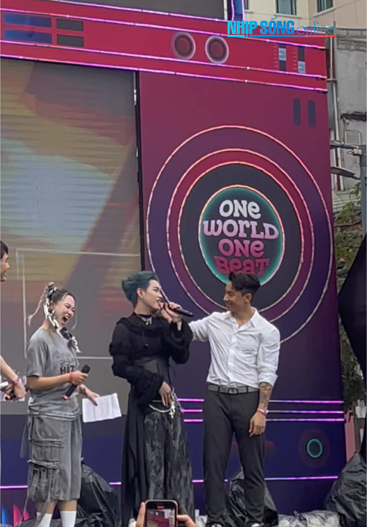 Phú Cường chạy lên sân khấu Lau mồ hôi cho Pháp Kiều Liệu ai đó sẽ ghen #nhipsongonline #phapkieu #hozo #hozo2024 #saigoncalling #CITIGYM #hozo #phapkieu #DJMatoom #nguyenphucuong 