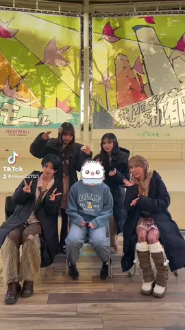 まじで緊張した😳💦 座ったらあいらちゃんに髪サラサラって言われた❤️❤️最後髪が変な感覚だなって思ったらまさかのゆづきちゃんがハーフアップのところ掴んでた💜💜#レディナウキャンペーン #フローレンス #ReadyNow @小島はな。 @AIRA @いちかわゆづき @鈴木萌花 @AMEFURASSHI 