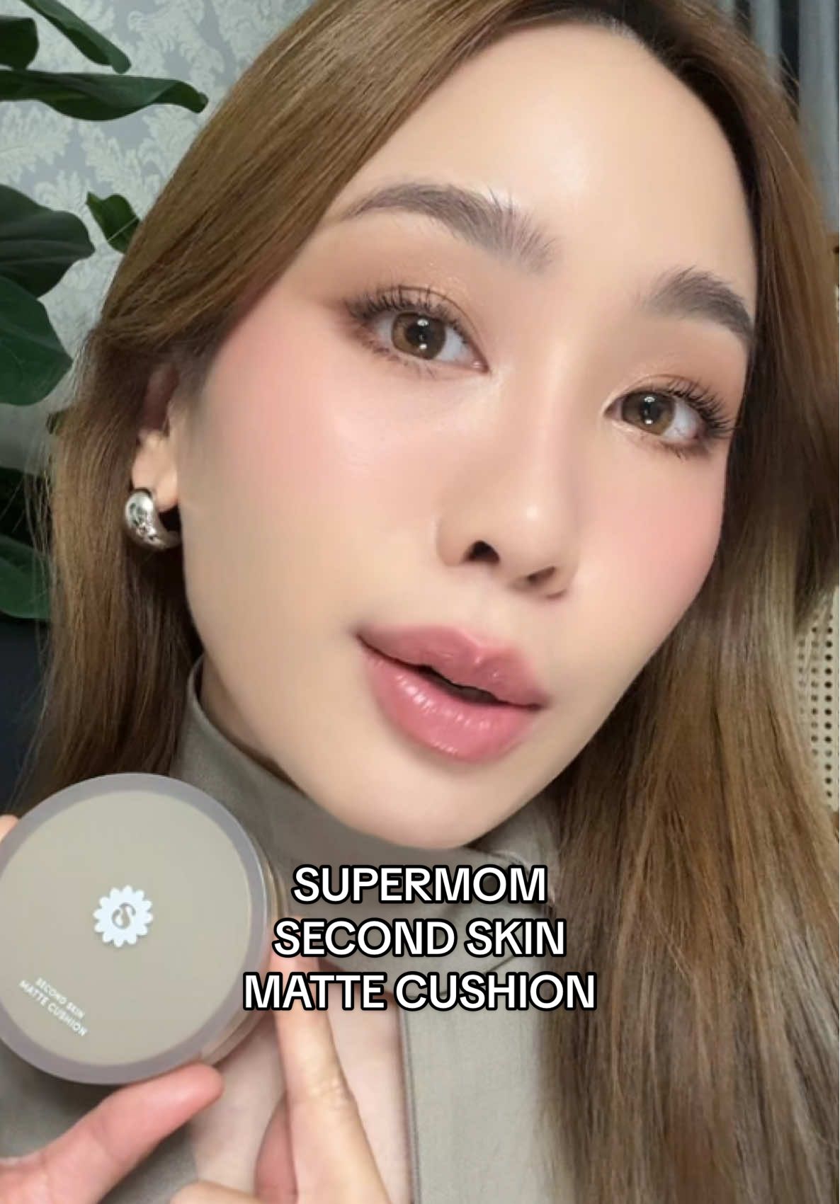 คุชชั่นที่เบาสบายผิวมากก ผิวกริบสวยละมุนธรรมชาติเหมือนผิวจริงแบบ second skin ที่สุดด แล้วสีใหม่ 1.2 คือเกิดมาเพื่อสีผิวปาร์ตี้เลยค่า✨#supermomcushion #supermomthailand #รีวิวบิวตี้ #tiktokป้ายยา #tiktoklooks #เมคอัพเปลี่ยนลุค #สอนแต่งหน้า 