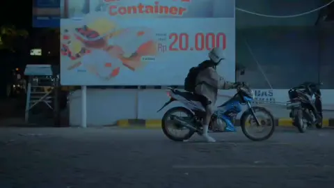 ini udah ijin sama mas indomaretnya ygy #storytime #sadstory #sadvibes #sad #suzukiindonesia #sonyalpha #cinematic #cinematography #sigma30mmf14  #capcut #capcut_edit 