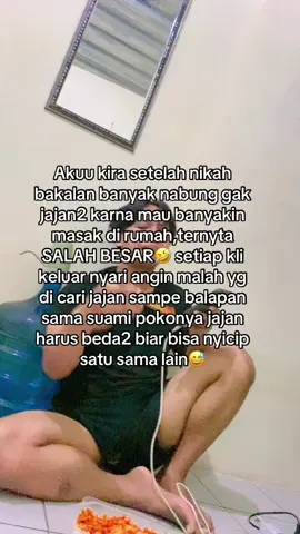Tiap kali boros gpp nabung nya besok lagi skrng jajan aja🙂btw tapi seruu doi gak pernah pilih2 makanan jdi tiap kali w makan gak abis gak mubajir yaak😘😘😅,jajan bareng jalan2 bareng trs sama2 excited tuh kek seruu soalnya jarang bgt skrng cwo yg hobi jajan trs jalan2 cuman buat nyari angin🫶🏻lopyuu pull suamik pokonya,dan juga doi gak ngeroko ya jdi ya wajar jajan banyak😅#fypage #suamiistri #tukangjajan #pasutrimuda 