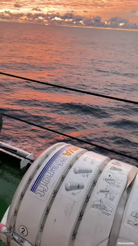 🌅#sunset #fyp #fypシ゚viral #aimanayobb #pelautmalaysia #lifeatsea #pelautmuda #contenership #titanic 
