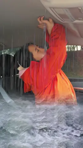 If your car falls into the water, do you know how to save yourself?#tiktok#howto#cartok#car#automotive #driving #skills #knowledge #fpy #fyp #tips #foryou #carsoftiktok