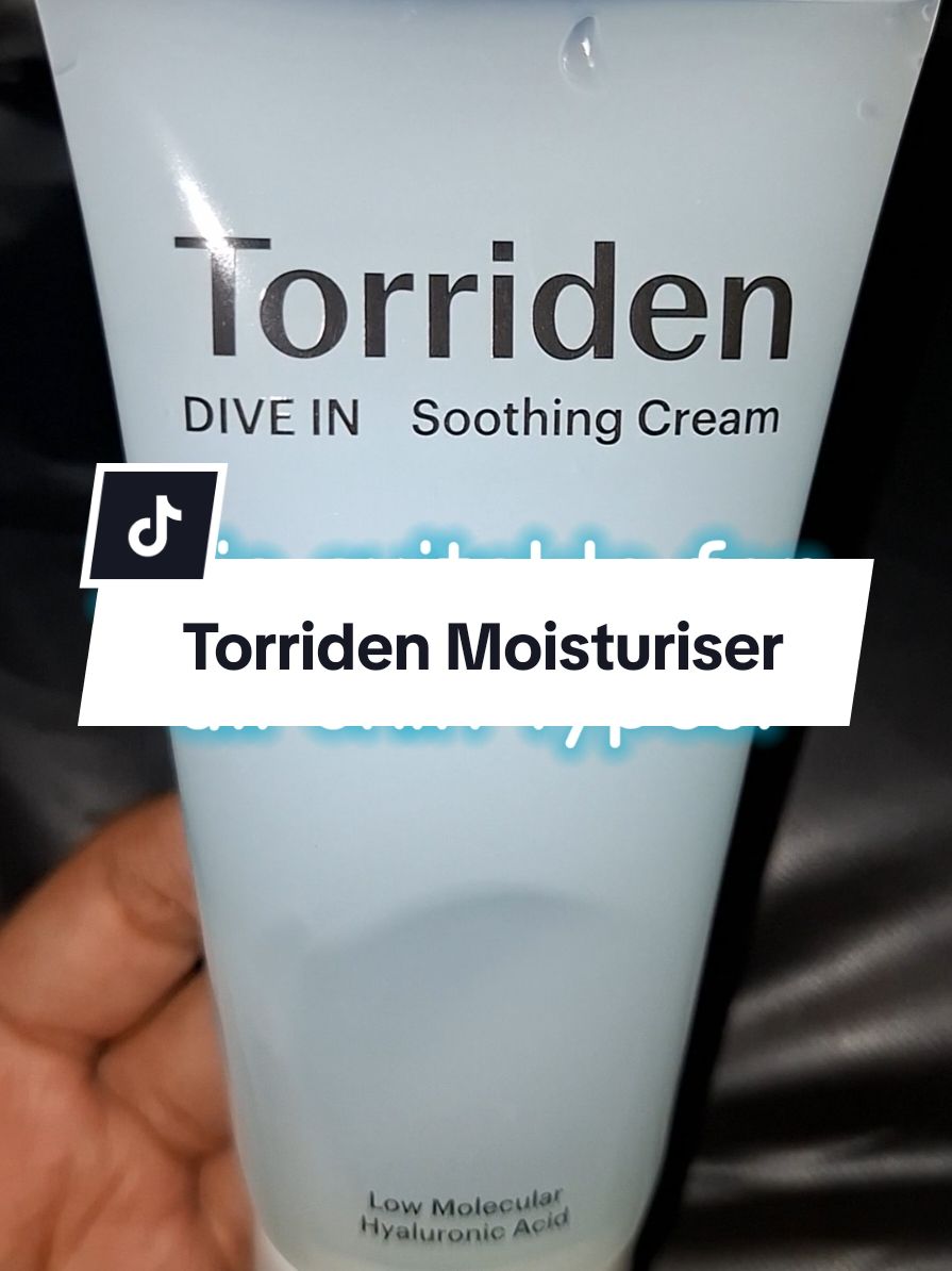 My go to moisturiser that helps my skin feel soothing & hydrate with the low molecular hyaluronic acid formula ❤️ p/s: The tube & jar was same moisturiser just different product storage only! #fyp #torriden #soothingcream #moisturizer #hydration #skincare 