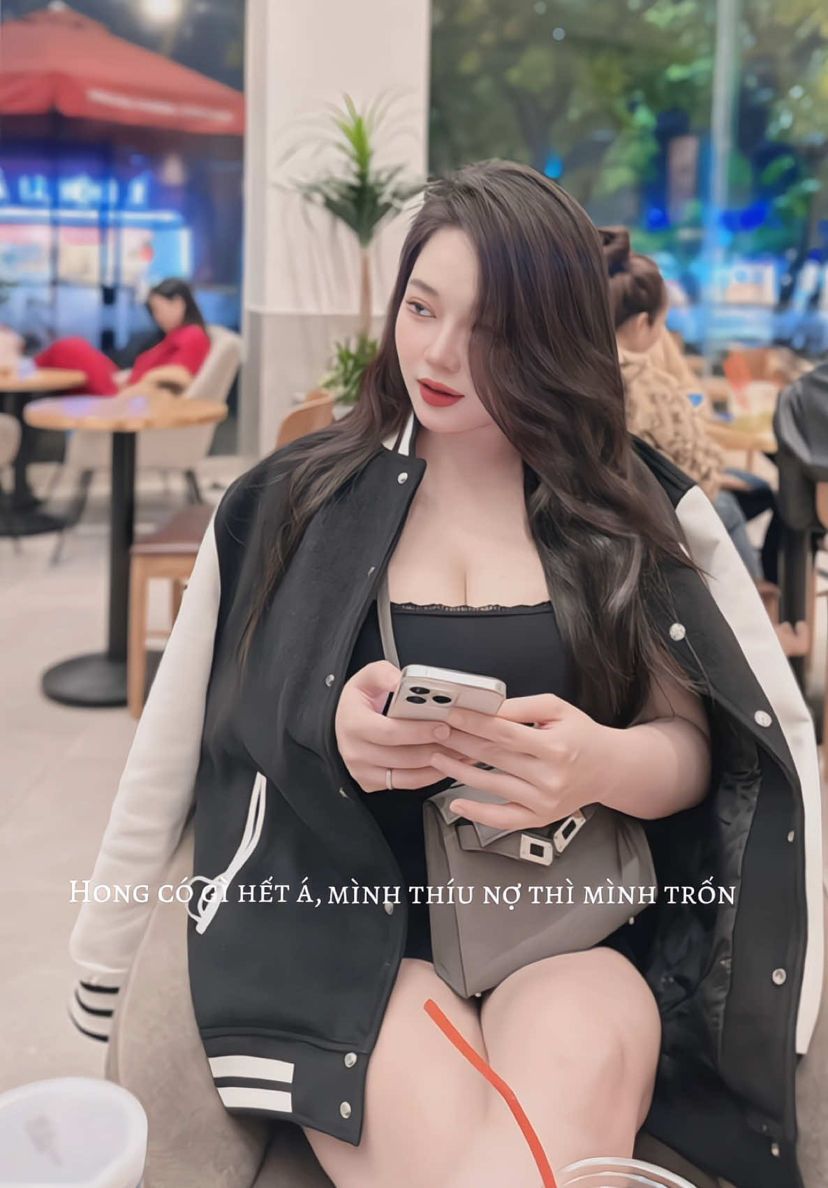 cuộc đời bạn luôn có hai chữ ngờ một là bất ngờ,  hai là không ngờ. 👻