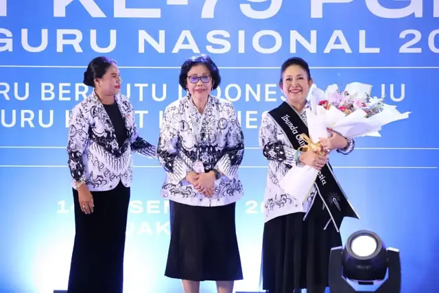Dokumentasi ibu @Titiek Soeharto mendapatkan penghargaan sebagai 