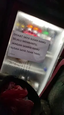 pernahkah kalian memperhatikan bahwa orang yang tidak memiliki apa pun, akan membantu kalian lebih cepat daripada orang yang memiliki segalanya.
