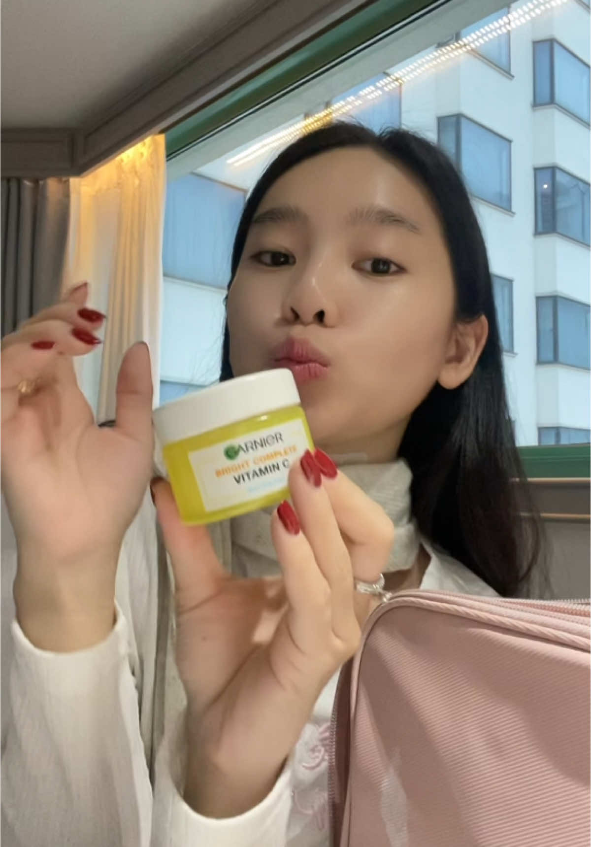 Lọ kem dưỡng mà đi đâu tui cũng đem theo nè mn. Chăm da cứ đủ ẩm trước rồi tính những cái khác sau hehee cực recommend cho mn nha 🥳✨ #WaterGelgrn #garnier #garniervn #3brothersmedia 