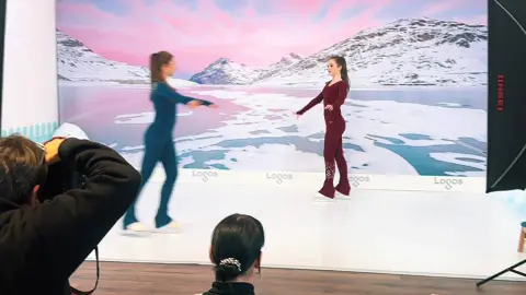 Dieser Song 🥹 @Mr.Poetik #song #loveit #lied #IceSkating #iceskatingtiktok #twins 