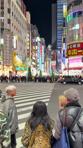Beautiful Shinjuku 🇯🇵 Zebra Crossing Night View 🗼#japan #tokyo #shinjuku #1billionlikes💕💕💕💕 #2billionviews🌹🌹🤗 #akbarnawazkhan 