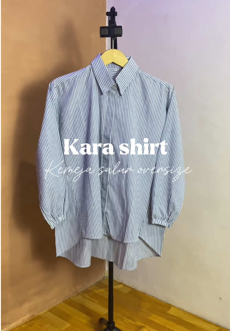 ✨ Effortless Chic Look! ✨ Kemeja salur ini wajib banget kamu punya! Mudah dipadukan untuk gaya casual, ngantor, atau hangout. Pilih skinny jeans, rok, atau celana bahan—hasilnya tetap on point! 💃 #OOTD #KemejaSalur #FashionTips #styleeveryday #kemeja #kemejaoversize #kemejawanita #kemejamurah #kemejastyle #kemejacewe #kemejasaluroversize #outfitinspo 