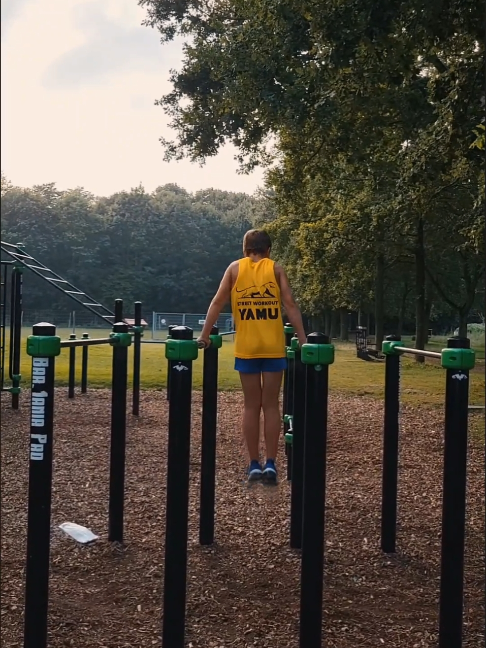 Street workout 💪🏽  @gymnastics: Seppe  #calisthenics #streetworkout #freestyle #workout #gym #progress #motivation #training #coach 