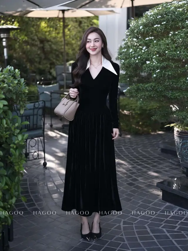 Với chất liệu nhung dày dặn, thiết kế cổ V với phần cổ váy có thể tháo rời, đaây chắc chắn là một item mang đến sự thoải mái, ấm áp vừa đủ cho khách hàng vào những sự kiện cuối năm. #OOTD #mixmatch #fashion #xuhuong #hagoo 