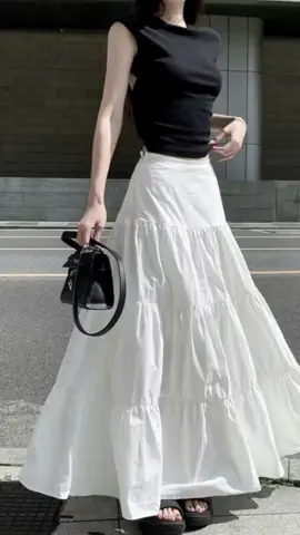 #กระโปรงยาวสีพื้น #มีซิปข้าง ผ้าอย่างดี #ดีเทลแต่งชายระบาย #สไตล์โบฮีเมี่ยน