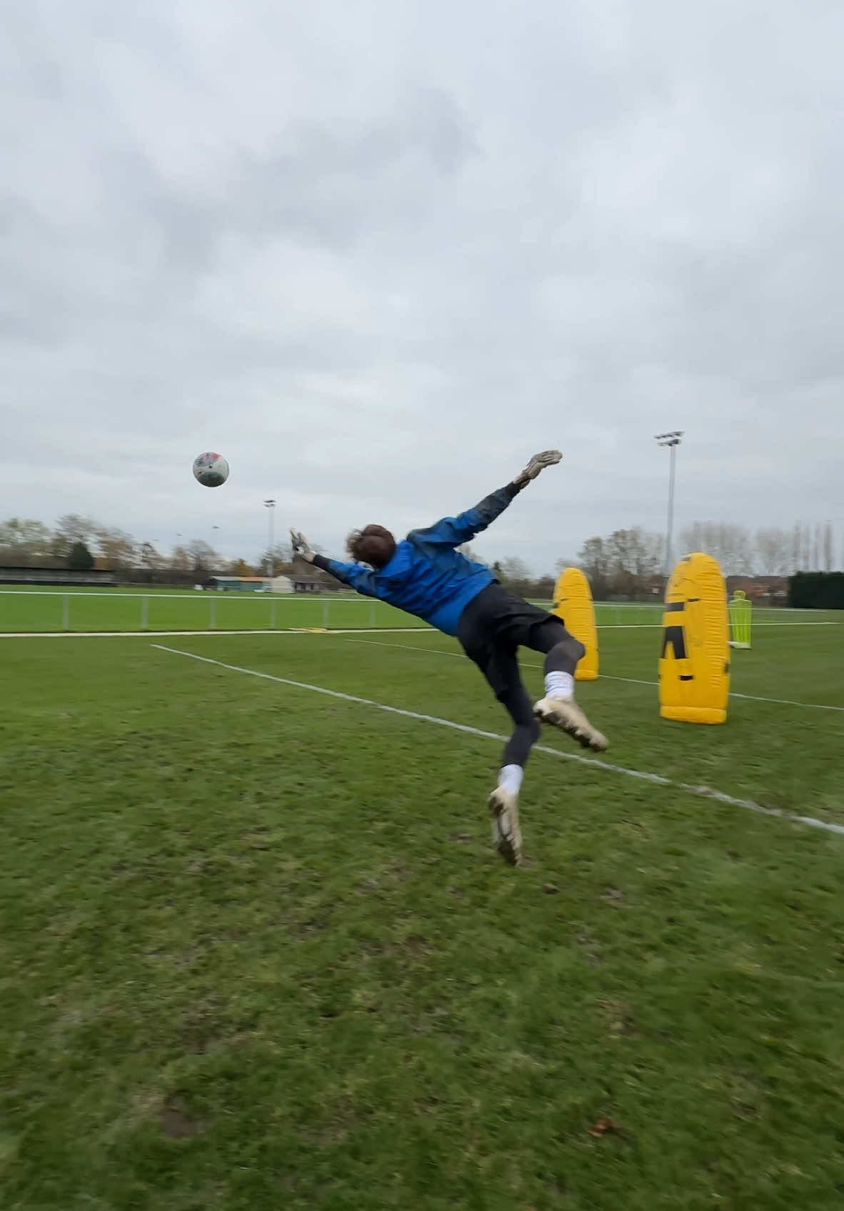 Match realistic training with @ASGKcoaching 🧠 #goalkeeper #goalkeepers #goalkeepertraining 