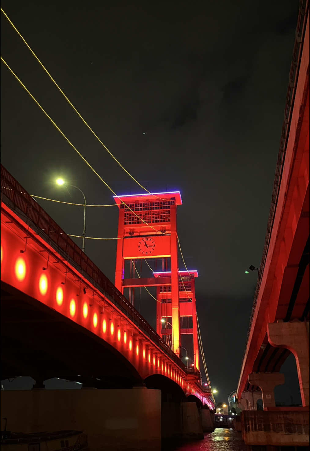 Biso dk tunak tunak be lampu ini warno merah menyala be 😄🙏 .  #palembang#amperapalembang  