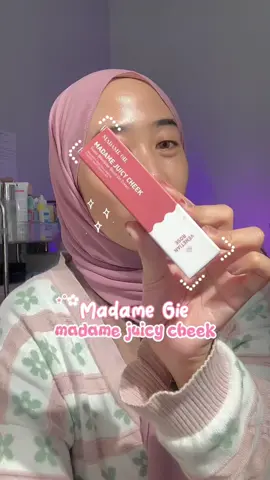 3 in 1 blush from madame gie seriusan praktis bgt!💖😍  #madamegie #madamejuicycheek #blushon #creamblush #blushcream #3in1blush #rekomendasiblush #blushonviral 