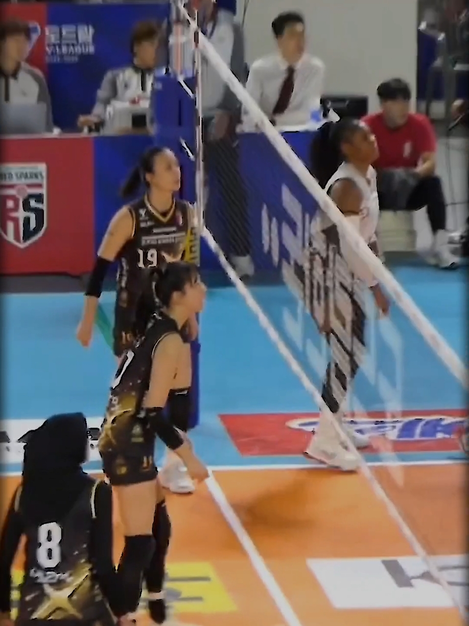 iya kali ga ikutan ngeupload.. 😁 #megawatihangestri #jeondabin #redsparks #champion #k_vleague #2024_2025 