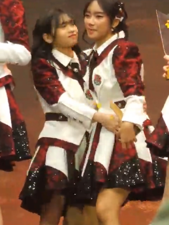 mau berterima kasih jg sama freya krna ga tau ya sepengeliatan tadi sepanjang SSK dia canggung bgt kesemua member kecuali freya sekali lagi terima kasih bnyk fre 🥹🤍✨ #florajkt48 #freyaajkt48 #freflo #floraoshi #freyaoshi #fypage #fypシ゚ #foryouu #jkt48wonderland #memberjkt48 #lewatfyp #berandatiktok  cr x : @Forloveliest 