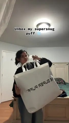 Unbox my super puff jacket from aritzia  that my bf got me 🥹🥹❤️❤️❤️ @Aritzia  i love it #aritzia#superpuff#superpuffjacket#aritziahaul#aritziapuffer#mtl#montreal#winterjacket 