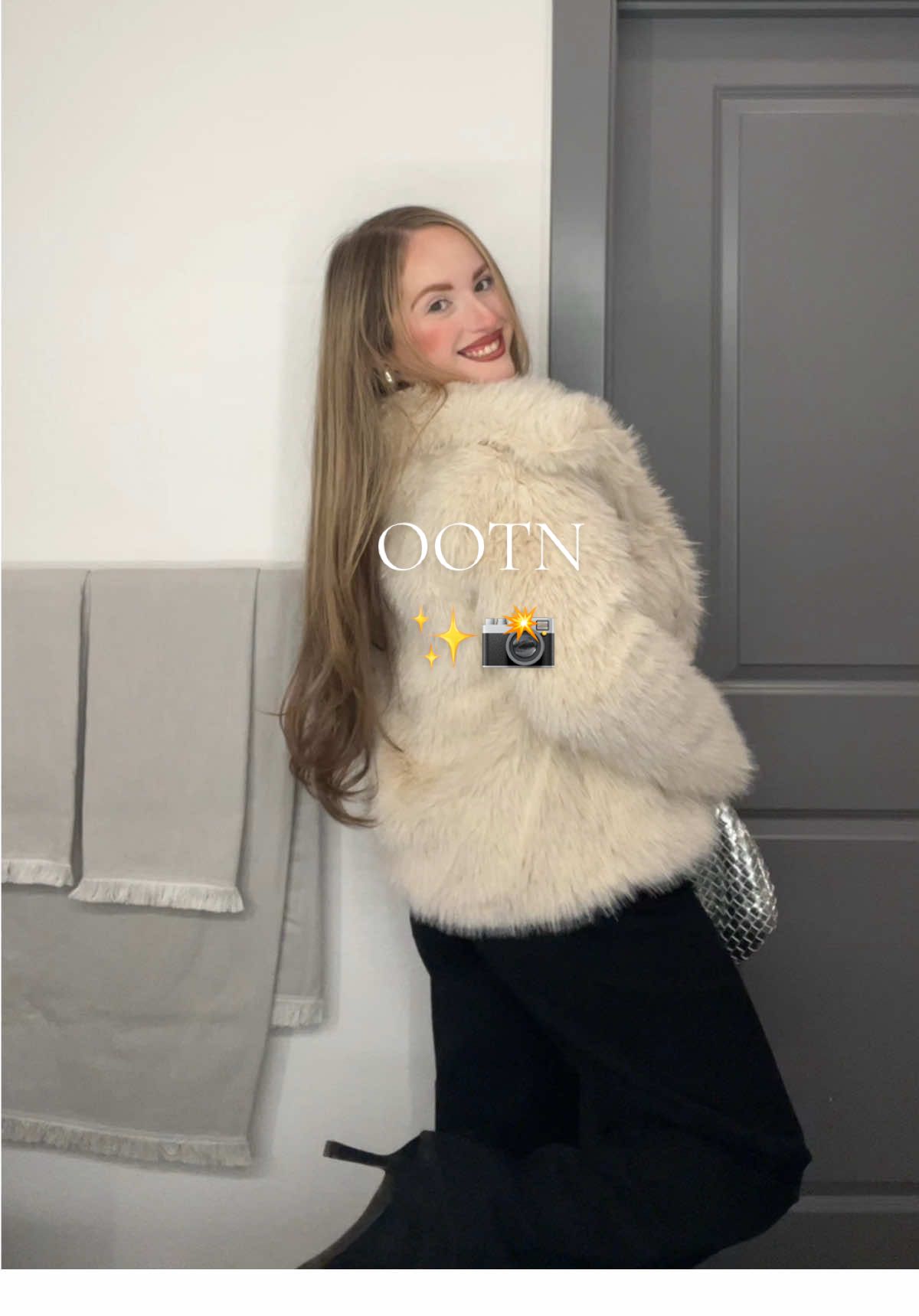 Obsessed with this coat is an understatement 🤩 my OOTD for last night ✨ #gdwm #ootn #OOTD #outfitinspo #furcoat #furcoatoutfit #outfitideas #fyp #fashiontiktok #messy #parati #latinacontentcreator #arizona 