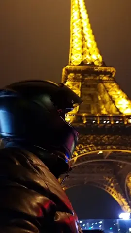 Christmas in Paris ✨ #motorcycle #girl #bikergirl #bikergirlsoftiktok #yamaha #r7 #christmas #paris #eiffeltower 