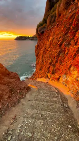 A lovely view this place is showing its own beauty waves are moving and crashing with stones . a beautiful ladders to attached mountain to this beautiful ocean. #fpyシ #fpy #view #tiktok #video #relax #sea #ocean #ladder #sunset #youtube #beauty #clouds #wait #scenary 