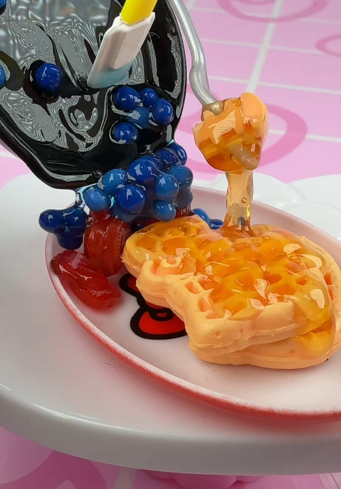 Hello kitty waffles remix 😍🐱 @Miniverse  #miniverse #miniversecreator #makeitmini #miniversehellokitty #hellokitty #sanrio