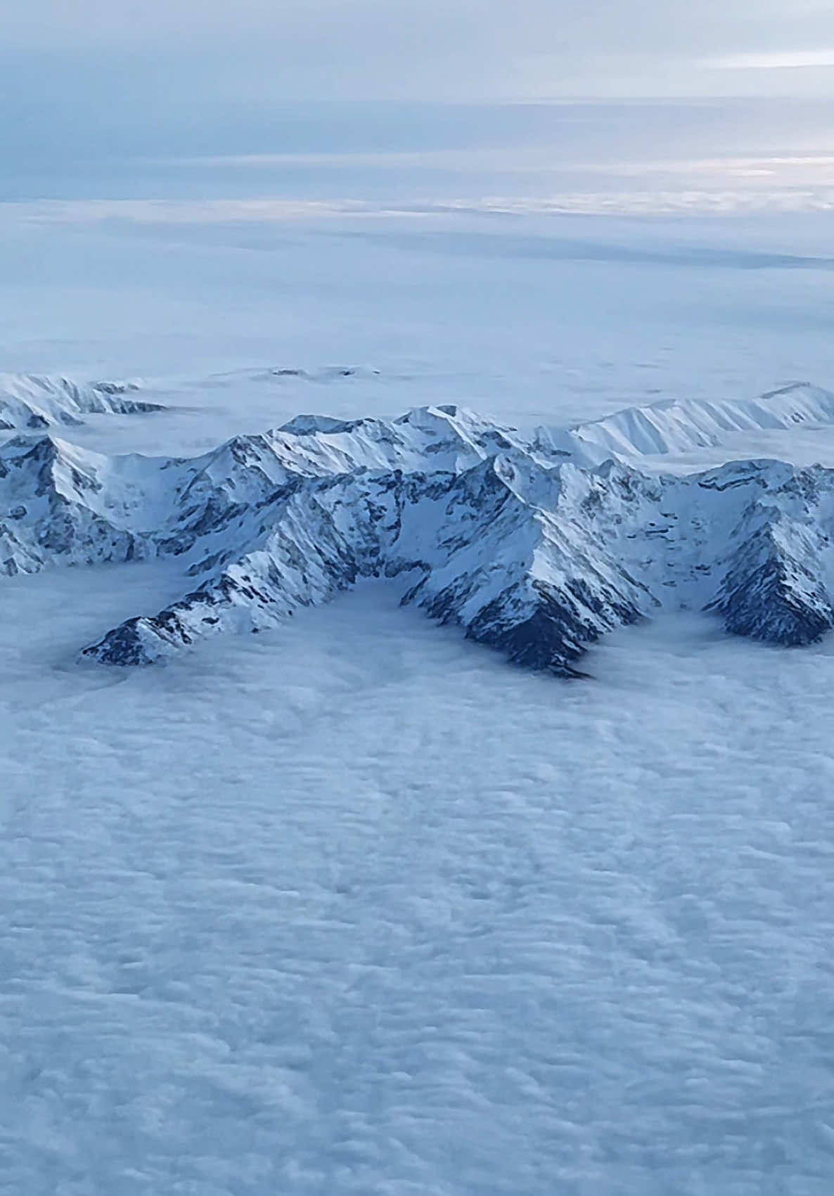 White noise over Romania 🇷🇴 Munții Făgăraș în toată splendoarea lor.