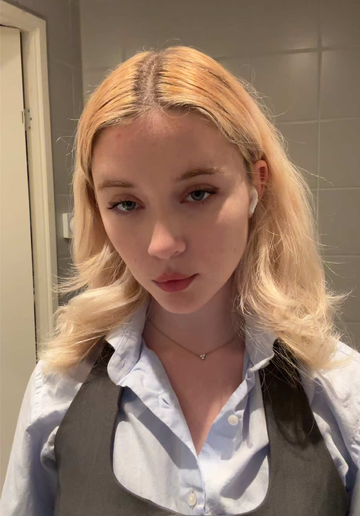 Should i get bangs? 💇🏼‍♀️ #cutefit #fashiongirlie #cuteoutfit #outfitinspo #fashiongirlies 