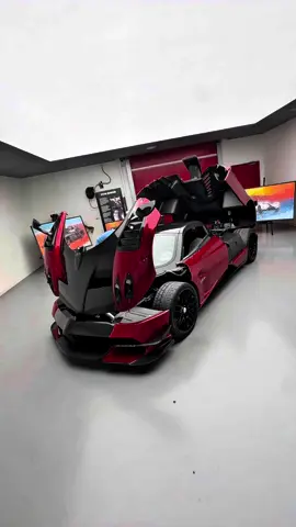 Beauty #pagani #huayra #v12 #carspotting #carsoftiktok #carsofdubai #viral #videoviral #fyp 