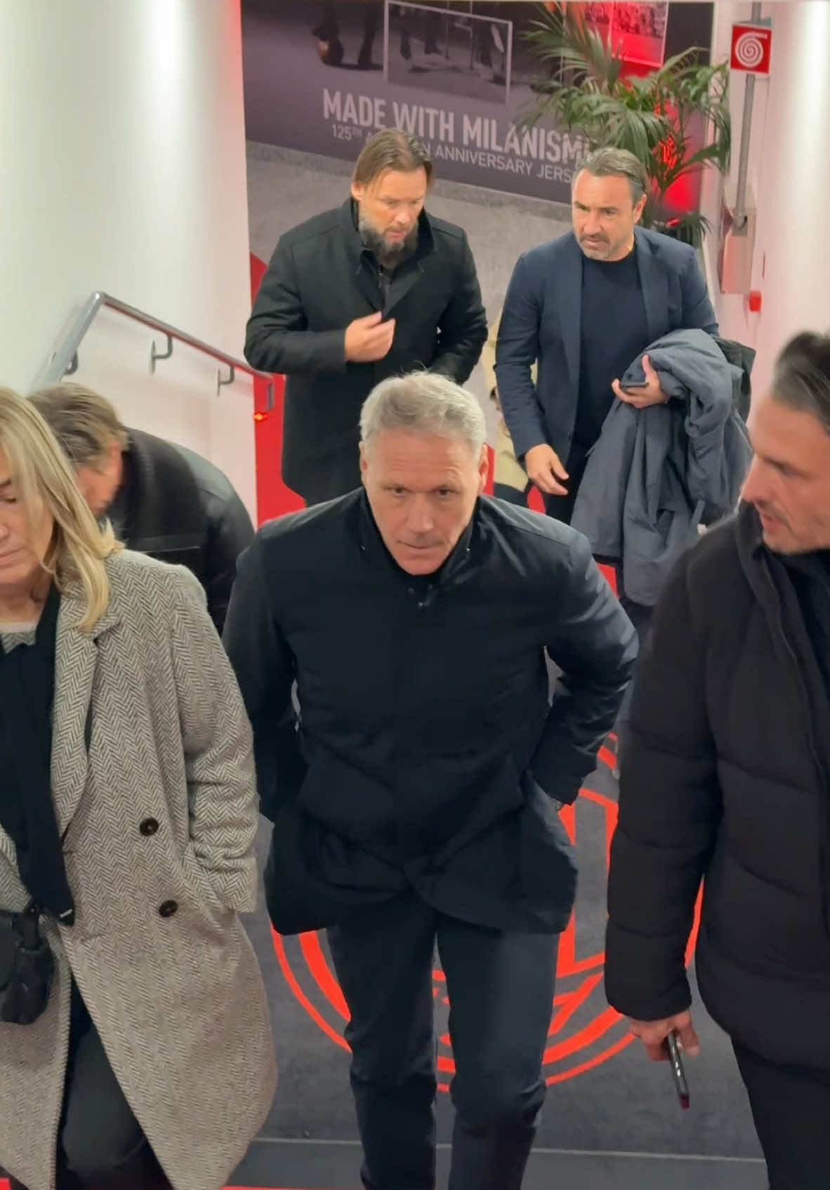 Van Basten è qui ❤️🖤 😍 #sempremilan #acmilan #tiktokfootball 