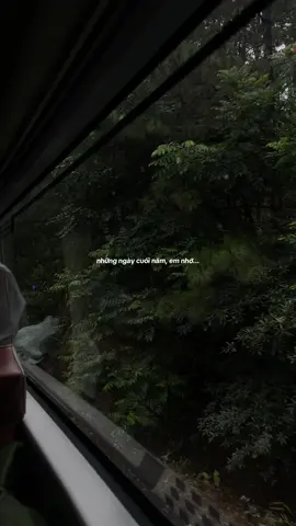 em nhớ những người thân thương, những kỉ niệm, những cảnh vật khiến em động lòng..