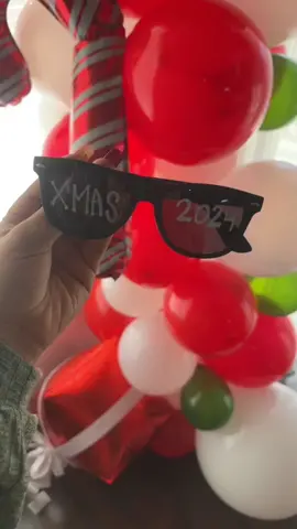 XMAS 2024 ☃️🎄#friendsmas2024 #christmas #christmaspajamas #fyp #fypシ #daynnite #CapCut #sunglasstrend 