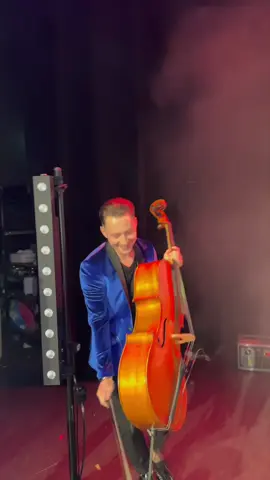 What an incredible concert with the @schwiizergoofe ❤️✨️  #cello  #christmas #liveconcert #Love #smallbox 