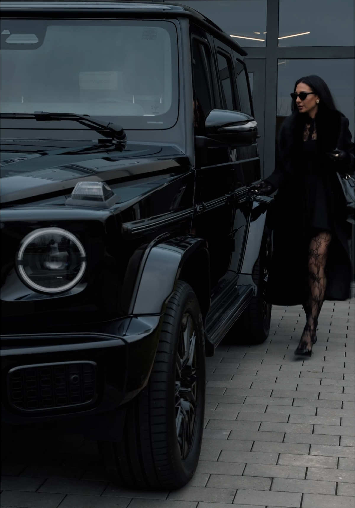 Stil, Kraft und Luxus: Ein Mädchen fährt einen legendären G-Class 🙌 Стиль, мощь и класс: девушка за рулем легендарного Гелендвагена. 🔥 #GClass #Lifestyle 